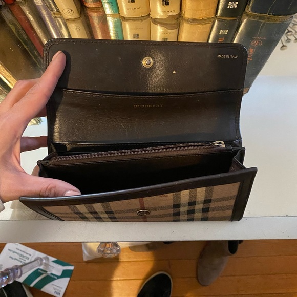 Used Burberry wallet minor marks shows use - Picture 4 of 5